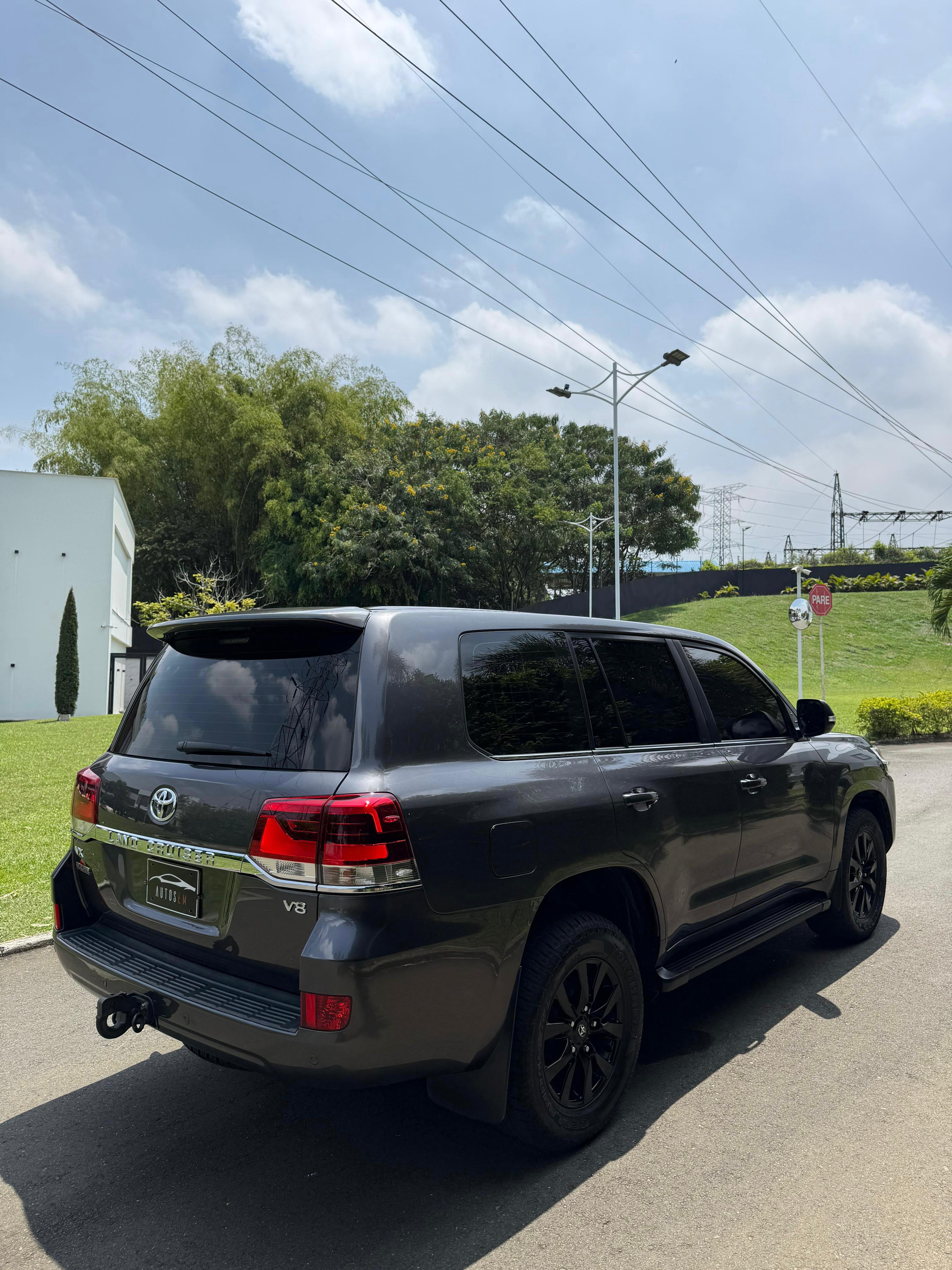 TOYOTA LC200 VX IMPERIAL DIÉSEL