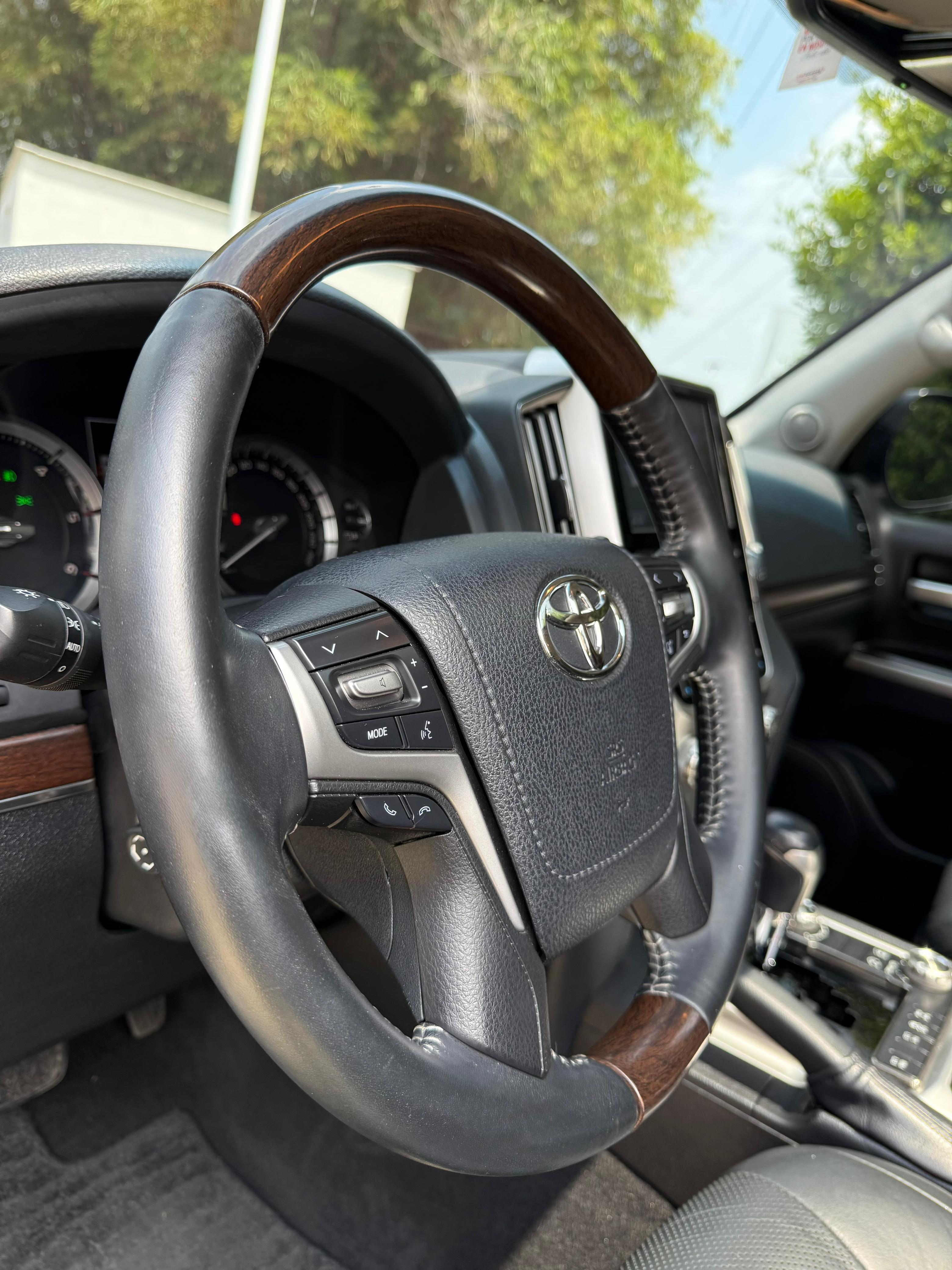 TOYOTA LC200 VX IMPERIAL DIÉSEL