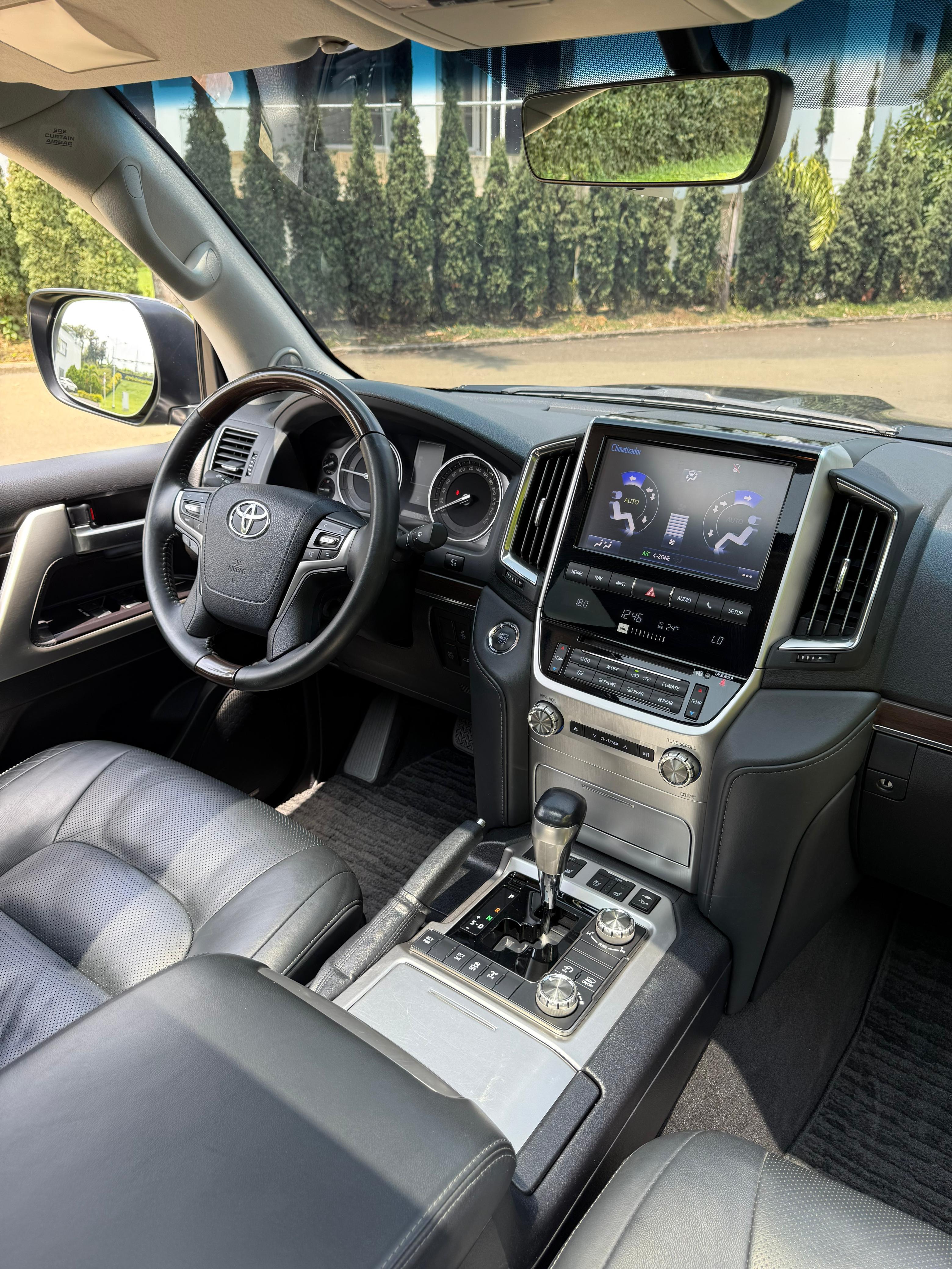 TOYOTA LC200 VX IMPERIAL DIÉSEL