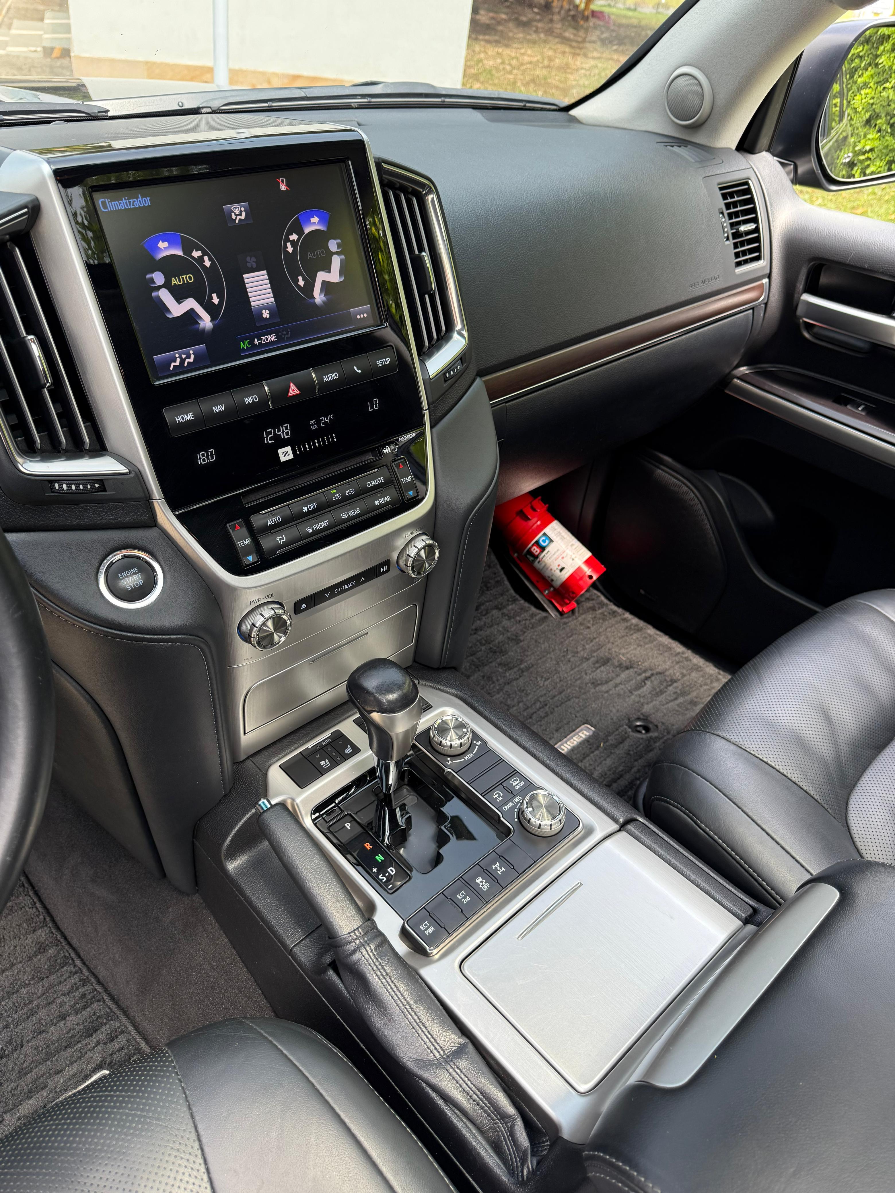 TOYOTA LC200 VX IMPERIAL DIÉSEL