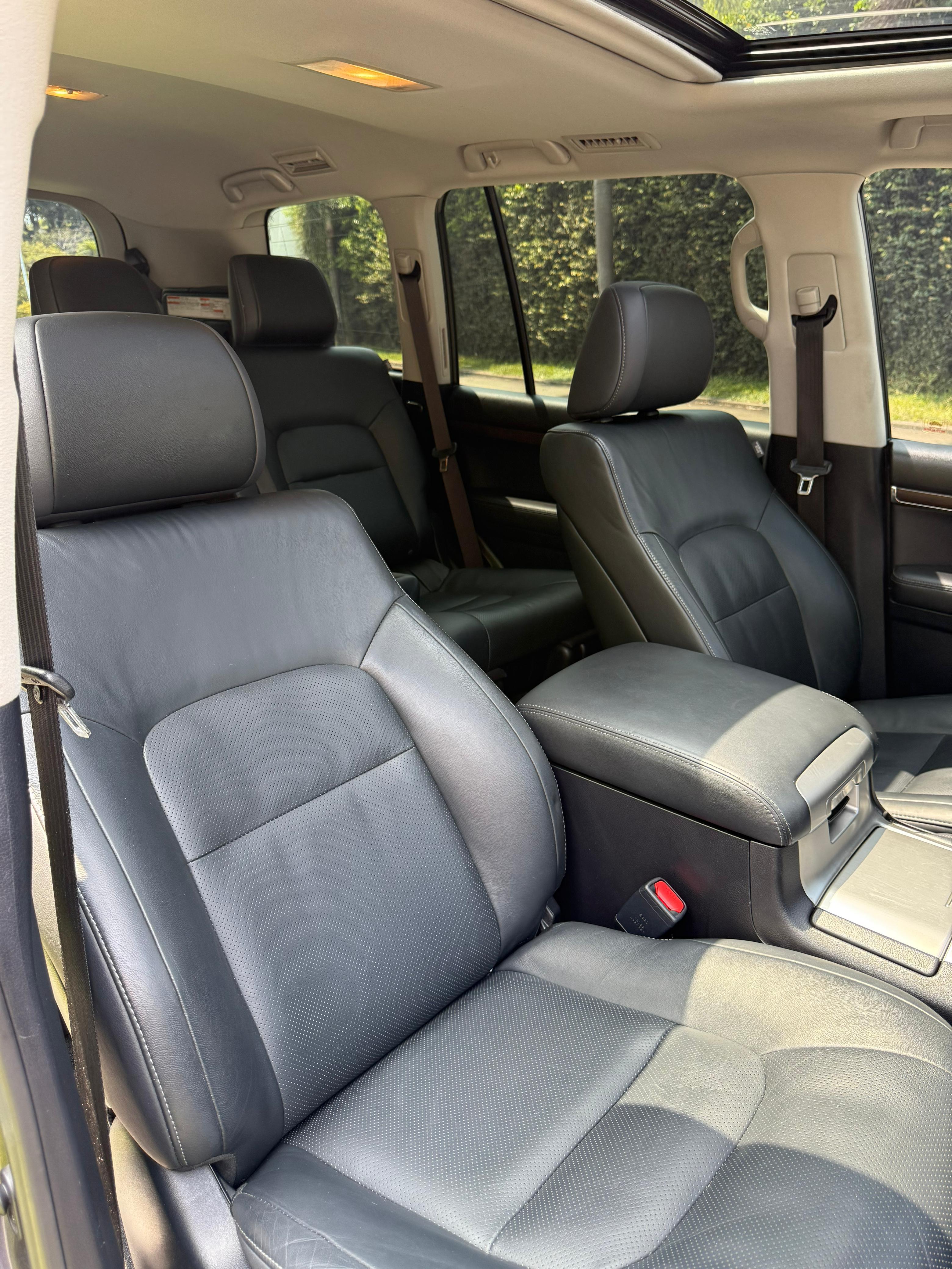 TOYOTA LC200 VX IMPERIAL DIÉSEL