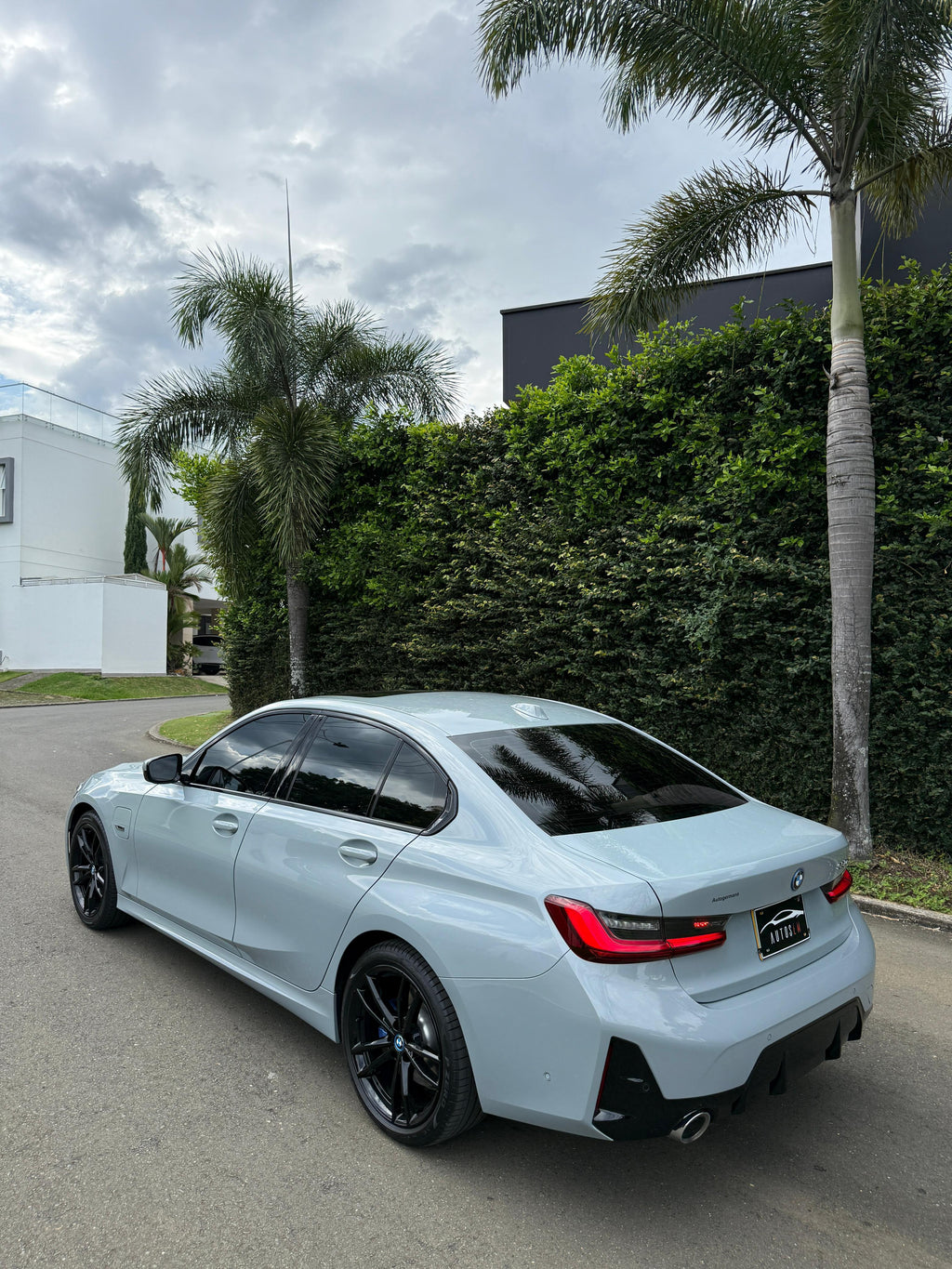 BMW 330E IPERFORMANCE EDICIÓN M HÍBRIDO🔋