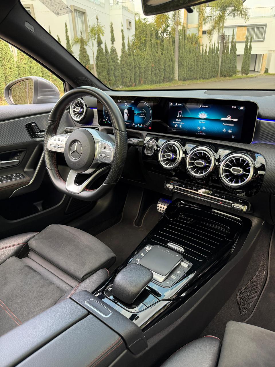 MERCEDES BENZ A35 AMG